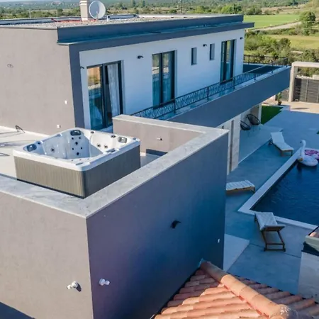 Jollie By Guide Vila