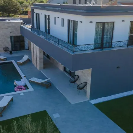 Villa Jollie By Guide