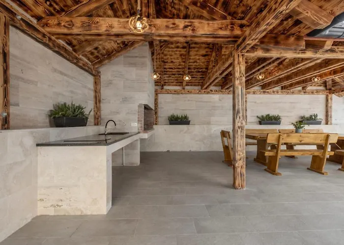 Jollie By Guide Vila *