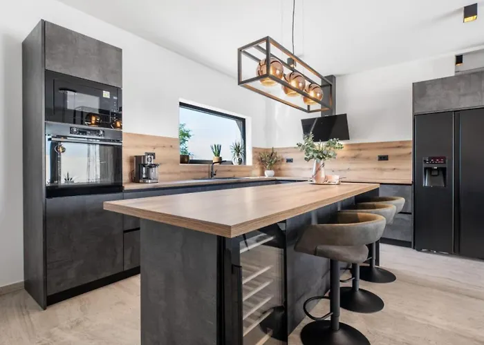 Jollie By Guide * Benkovac