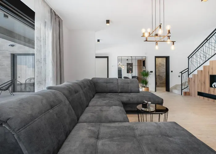 Jollie By Guide Vila Benkovac