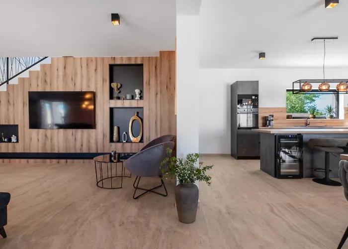 Jollie By Guide Benkovac