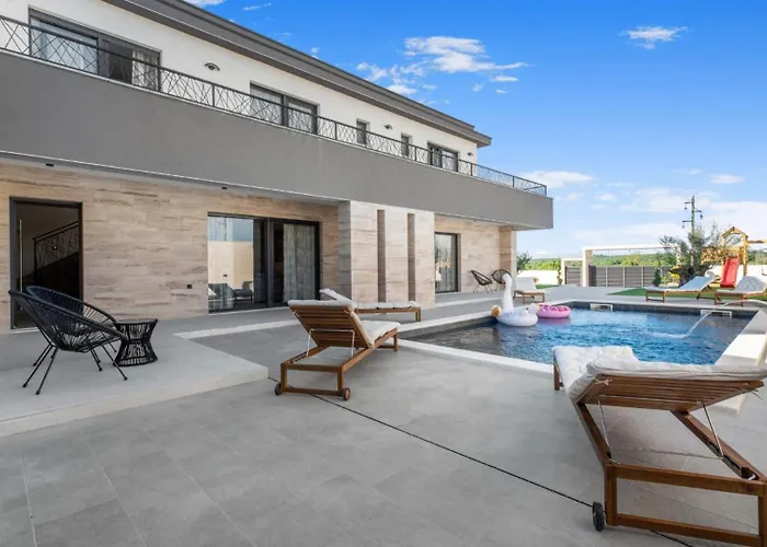 Jollie By Guide Vila