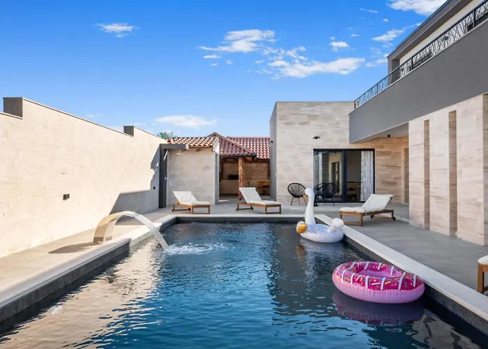 Jollie By Guide Vila Benkovac