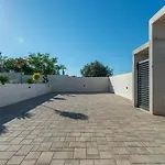 Jollie By Guide Villa