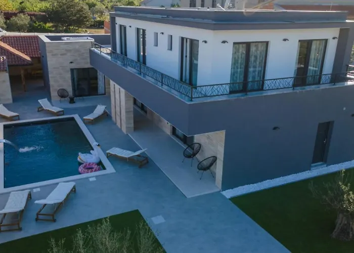 Villa Jollie By Guide