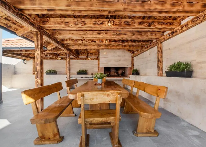 Jollie By Guide Villa